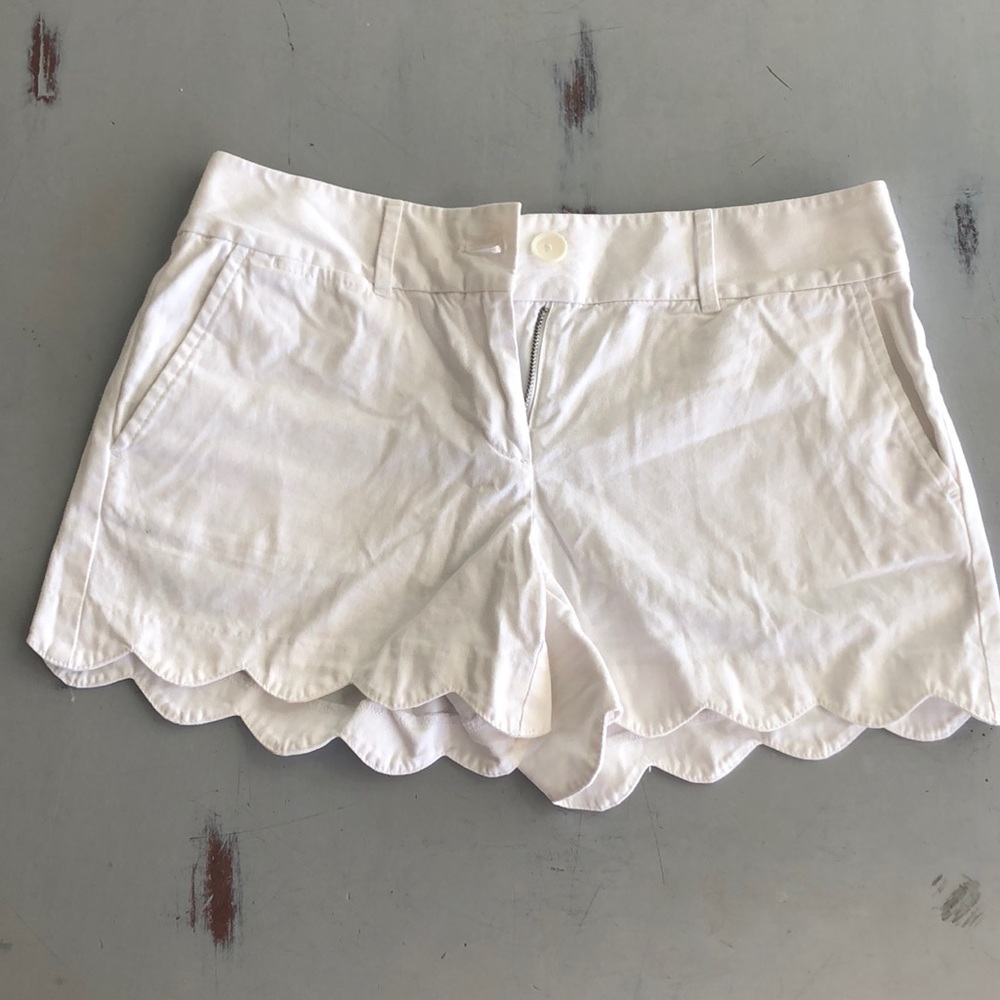 Ann Taylor Loft White Scallop Shorts Size 2